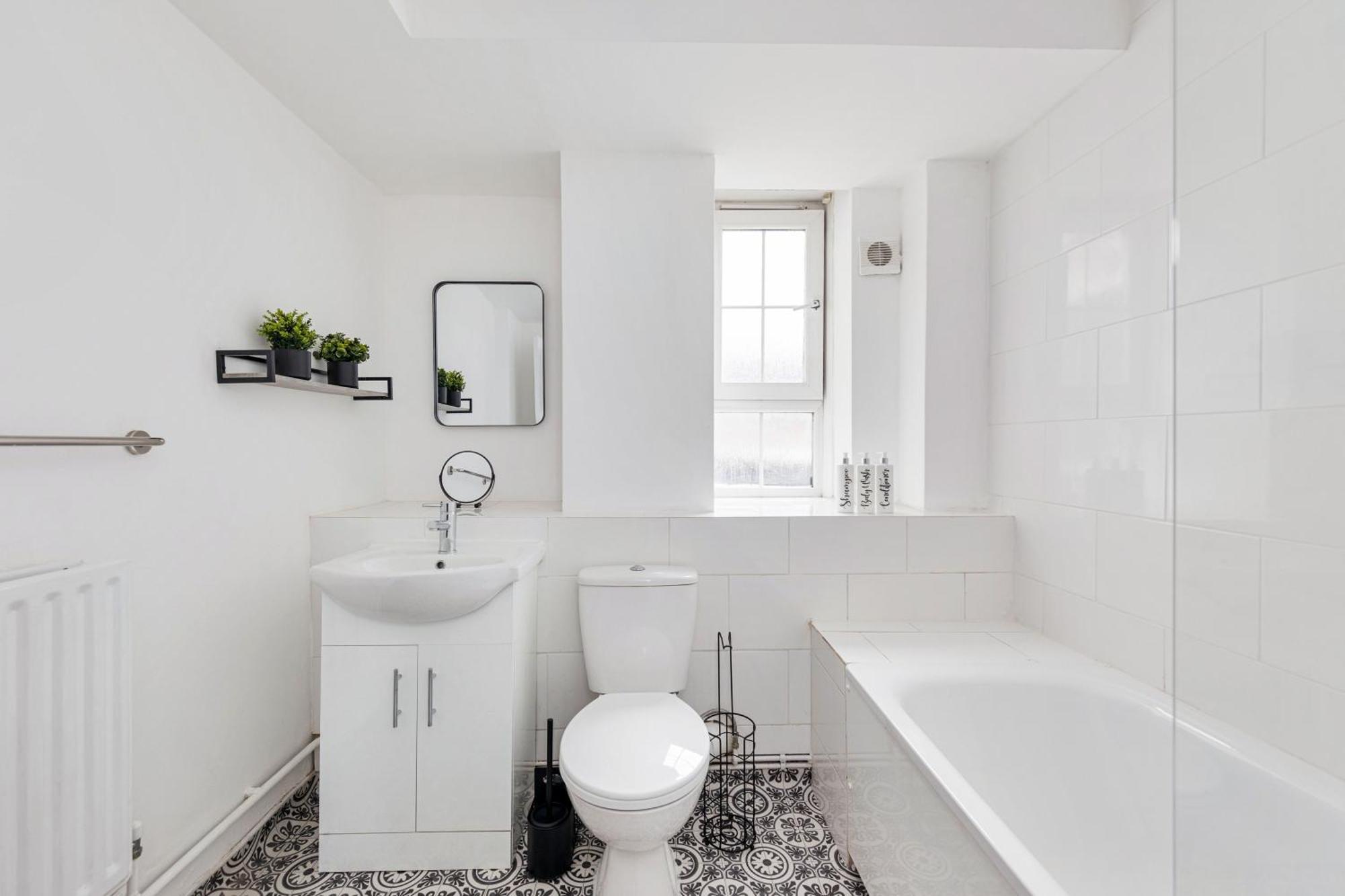 Sleek Shoreditch Hideout - 2 Bed Gem With Balcony In Central Londra Exterior foto